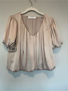 Astr Blush Puff-Sleeve V-Neck Blouson Top